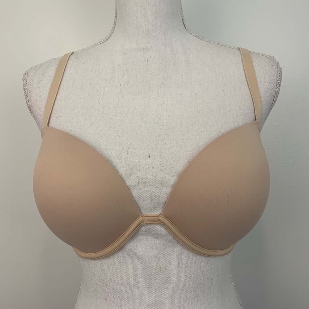 Victoria’s Secret wear everyday nude bra